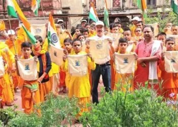 बंद करो पॉलीथिन, काशी को बनाओ सुंदर और क्लीन