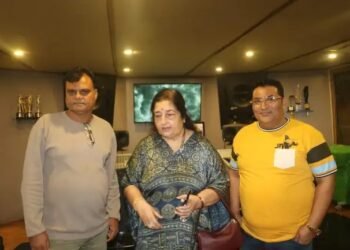 अनुराधा पौडवाल ने लगाए मंजीत गुलेरिया के साथ रोमांटिक सॉन्ग में चार चाँद