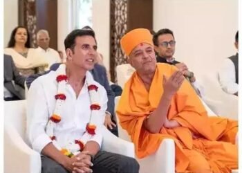 अक्षय कुमार पहुंचे अबू धाबी के मंदिर, पीएम मोदी ने किया उद्घाटन