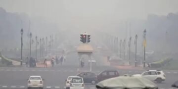 दिल्ली में सांस लेना हुआ मुश्किल, 300 पार पहुंचा AQI