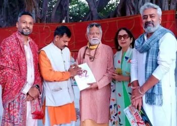 महाकुंभ पहुंची वध 2 की टीम, नीना गुप्ता ने डुबकी लगा लिया आर्शीवाद
