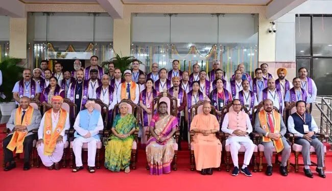 बरेली में भारतीय पशु चिकित्सा अनुसंधान संस्थान के दीक्षांत समारोह में शामिल हुईं  राष्ट्रपति द्रौपदी मुर्मु