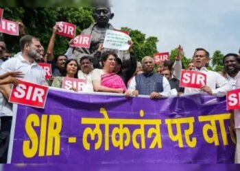 विपक्षी सांसदों का चुनाव आयोग तक मार्च, पुलिस ने हिरासत में लिए; ‘वोट चोरी’ के आरोपों को लेकर तनाव