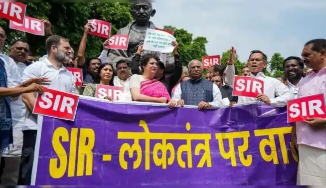 विपक्षी सांसदों का चुनाव आयोग तक मार्च, पुलिस ने हिरासत में लिए; ‘वोट चोरी’ के आरोपों को लेकर तनाव