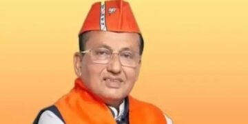 सूरत में बीजेपी का खुला खाता, निर्विरोध जीते मुकेश दलाल