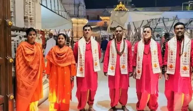 पुजारी का वेश धारण करने वाले पुलिसकर्मी को अखिलेश यादव ने ‘निंदनीय’ बताया