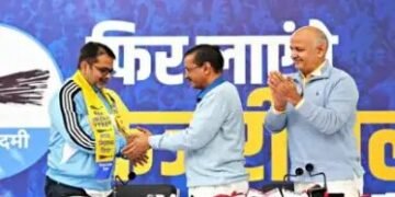 AAP में शामिल हुए अवध ओझा, दिल्ली से लड़ सकते हैं चुनाव, जानें डिटेल!