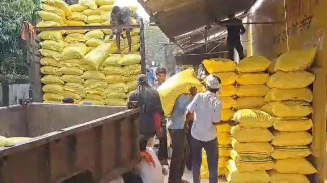 MP में खाद की किल्लत पर CM सख्त: नकली उर्वरकों पर 30 FIR, किसानों को जल्द मिलेगी राहत