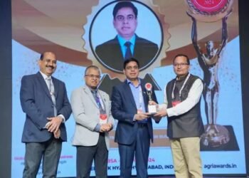 सतीश तिवारी को एबीएसए में लीडरशिप पुरुस्कार 2024 से सम्मानित किया गया