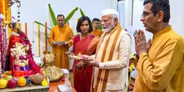 CJI के घर गणपति पूजा में पहुंचे पीएम मोदी, कांग्रेस पर साधा निशाना