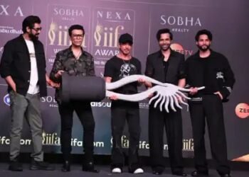 शाहरुख खान करेंगे IIFA Award Show को होस्ट, ऑडियंस पर किया तंज, जानें कब होगा आयोजन?