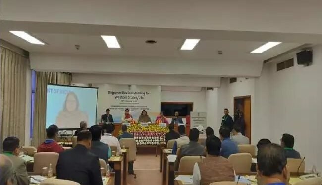 डेयरी क्षेत्र की योजनाओं के कार्यान्वयन की प्रगति पर समीक्षा बैठक आयोजित