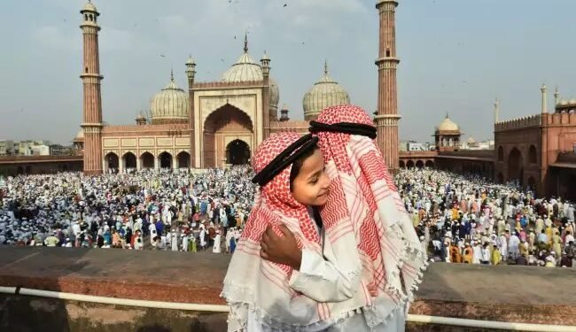भारत के कई राज्यों में आज मनाई जा रही ईद, जानें क्या है इसके पीछे का कारण