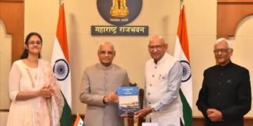 महाराष्ट्र के राज्यपाल ने हिस्टोरिक पोर्ट्स एंडडॉक्स ऑफ मुंबई ‘ पुस्तक का विमोचन किया