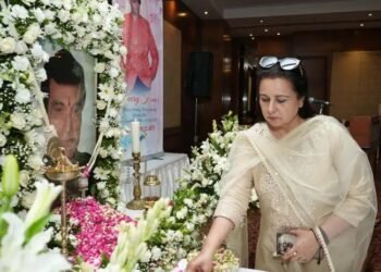 धीरज कुमार को श्रद्धांजलि देने जुटे फिल्म इंडस्ट्री के सेलिब्रिटी