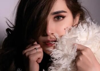 एंजेला क्रिस्लिंस्की के पार्टी एंथम का “म्यूज़िकल फायर”