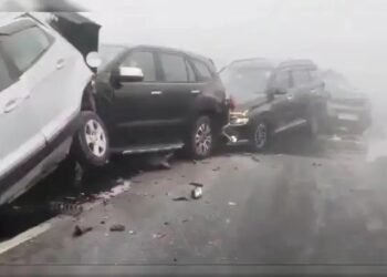 UP: कोहरे का कोहराम! हापुड़ हाईवे पर भिड़ी 5 कारें…