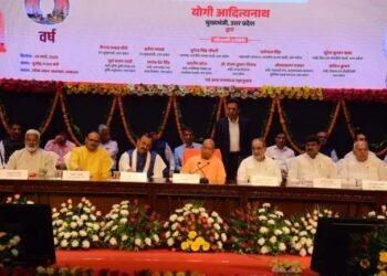 8 साल में बदल गया यूपी का नक्शा, योगी सरकार ने गिनाई सरकार की उपलब्धियां