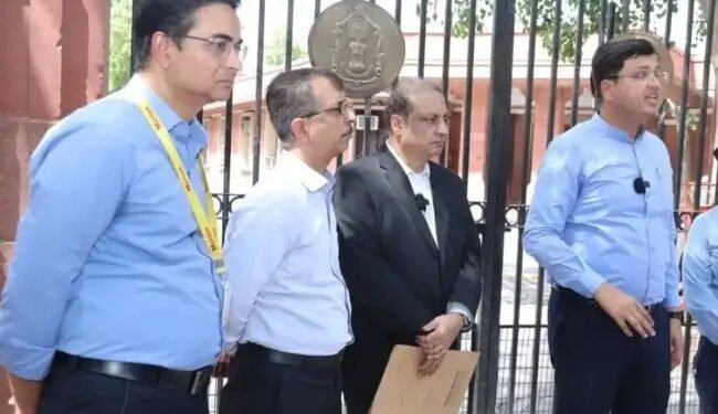 देश भर के नीट स्टूडेंट्स ने स्कैम की बात कह सुप्रीम कोर्ट में अपनी अर्जी दी