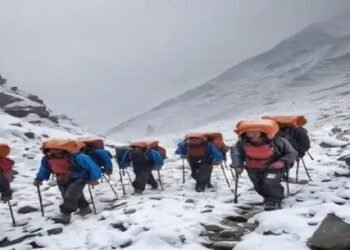 बिगड़े मौसम के कारण भटके ट्रैकर्स, 4 लोगों की मौत, 8 का रेस्क्यू