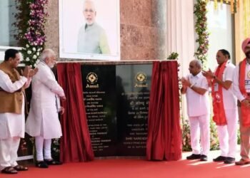 गुजरात डेयरी संघ के कार्यक्रम में पहुंचे PM MODI, AMUL को बताया लोगों का विश्वास