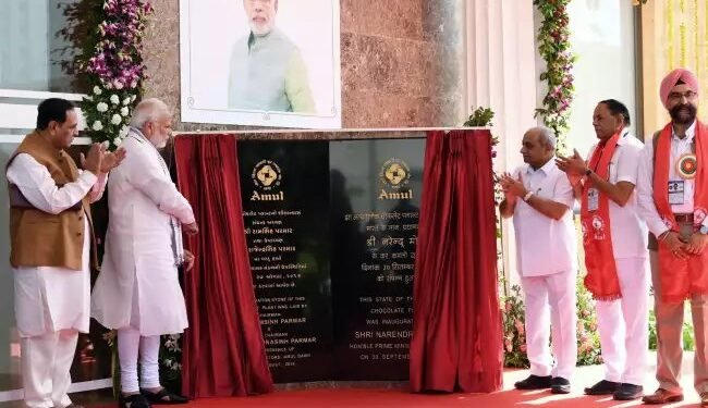 गुजरात डेयरी संघ के कार्यक्रम में पहुंचे PM MODI, AMUL को बताया लोगों का विश्वास