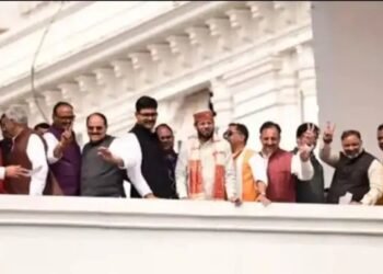 समाजवादी पार्टी विधायकों के खिलाफ स्पीकर्स के समक्ष शिकायत दर्ज कराएगी