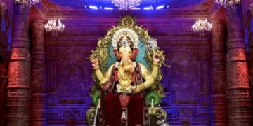 अनंत अंबानी ने लालबाग राजा को गिफ्त किया 20 किलो सोने का मुकुत