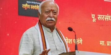 विवाद के बीच मोहन भागवत ने कहा कि आरएसएस आरक्षण का समर्थन करता है