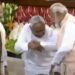 एनडीए की मीटिंग में नीतीश ने नरेंद्र मोदी को नई सरकार के लिए अपना समर्थन दिया