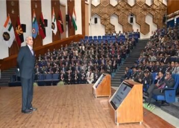 एडमिरल आर हरि कुमार ने भारतीय सशस्त्र बलों के भावी नेतृत्व को संबोधित किया