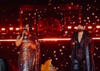 हिमेश रेशमिया ने स्टेडियम को नाइट क्लब में बदला