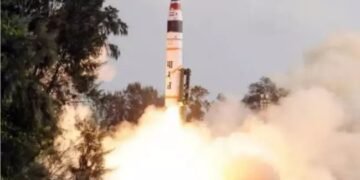 स्वदेश में विकसित अग्नि-5 मिसाइल ने एमआईआरवी के साथ पहली उड़ान भरी