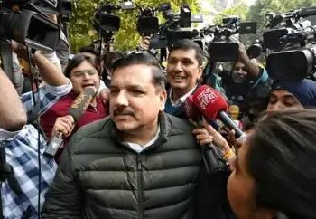 दिल्ली सीएम आवास पीडब्ल्यूडी के कब्जे में, संजय सिंह और सौरभ भारद्वाज बैठे धरने पर…
