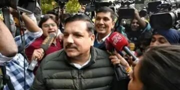 दिल्ली सीएम आवास पीडब्ल्यूडी के कब्जे में, संजय सिंह और सौरभ भारद्वाज बैठे धरने पर…