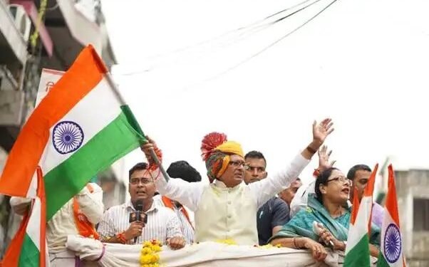 विदिशा, रायसेन में केंद्रीय कृषि मंत्री शिवराज सिंह चौहान ने निकाली तिरंगा यात्रा