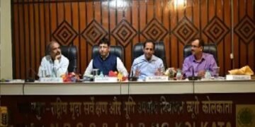 डॉ. हिमांशु पाठक ने आईसीएआर-एनबीएसएस एंड एलयूपी केंद्र, कोलकाता का दौरा किया