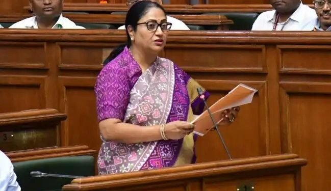 दिल्लीवालों के लिए CM रेखा गुप्ता ने किए बड़े ऐलान, अब इन योजनाओं का मिलेगा सीधा फायदा