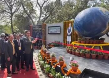 किरेन रिजिजू ने नई दिल्ली लोधी रोड पर एक आकर्षक सेल्फी प्वाइंट का उद्घाटन किया