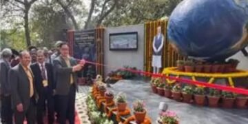 किरेन रिजिजू ने नई दिल्ली लोधी रोड पर एक आकर्षक सेल्फी प्वाइंट का उद्घाटन किया