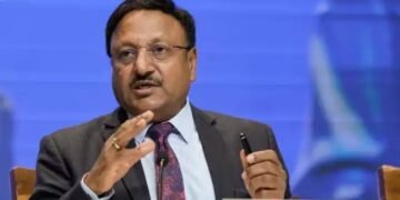 उत्तराखंड  में EC चीफ राजीव कुमार के हेलिकॉप्टर की इमरजेंसी लैंडिंग