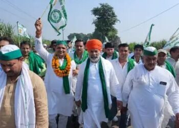 नोएडा में फिर तेज हुआ किसानों का प्रदर्शन, राकेश टिकैत ने दी प्रशासन को चेतावनी