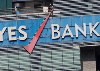 YES Bank में छंटनी, एक झटके में बाहर किए 500 कर्मचारी, सामने आई बड़ी वजह ?