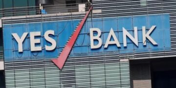 YES Bank में छंटनी, एक झटके में बाहर किए 500 कर्मचारी, सामने आई बड़ी वजह ?