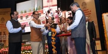 केंद्रीय मंत्री शिवराज सिंह चौहान ने कहा छोटे किसानों के हित में कार्य करें कृषि