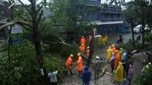 ओडिशा: चक्रवात प्रभावित इलाकों में 50,000 घरों में अभी भी बिजली नहीं, बहाली का काम जा