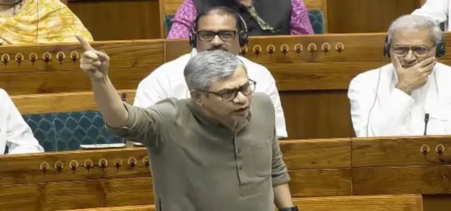 कांग्रेस- सपा पर जमकर भड़के रेल मंत्री अश्विनी वैष्णव, सुनाई खरी- खोटी
