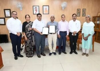 भारतीय गन्ना अनुसंधान संस्थान, लखनऊ और जुआरी इंडस्ट्रीज लिमिटेड ने समझौता ज्ञापन पर हस्ताक्षर किए