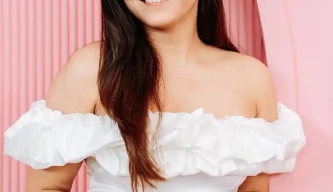 मधुरिमा तुली की सफ़ेद पोशाक ने दिखाई असली सुंदरता की चमक