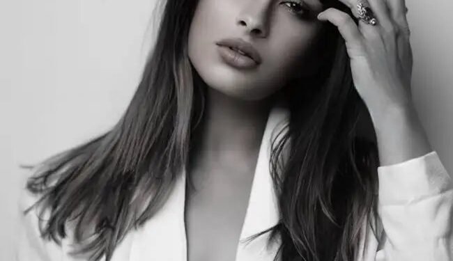 ग्लैमर के नए नियम परिभाषित करती नायरा एम बनर्जी